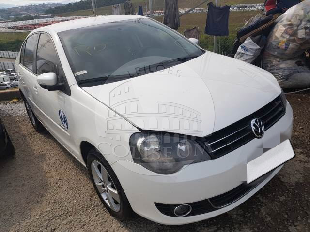 LOTE 031 -  VOLKSWAGEN POLO SEDAN COMFORTLINE 2014