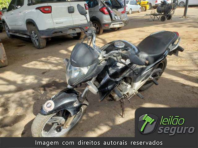 LOTE 011 - HONDA CB 300 R 2014